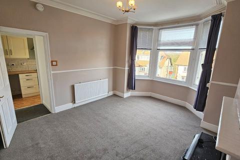 2 bedroom flat to rent, 15 Victoria Park Avenue