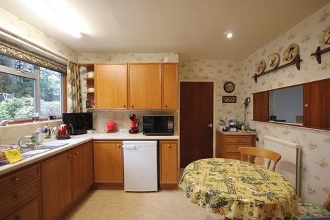 3 bedroom semi-detached house for sale, Sandpiper Crescent, Malvern, WR14 1UY