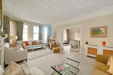 4 bedroom flat for sale, Oakwood Court, Holland Park, London W14