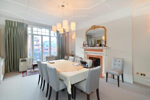 4 bedroom flat for sale, Oakwood Court, Holland Park, London W14