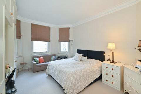 108 Oakwood Court, London, W14 8JZ