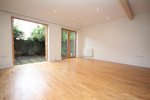 3 bedroom house to rent - Sonic Court, Guildford