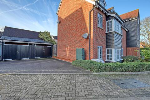 8 Hare Bridge Crescent, Ingatestone, CM4 9DR