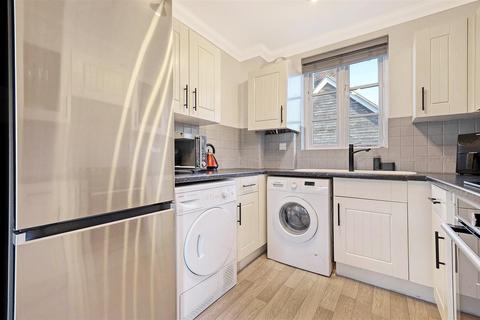 8 Hare Bridge Crescent, Ingatestone, CM4 9DR
