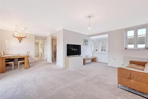 8 Hare Bridge Crescent, Ingatestone, CM4 9DR