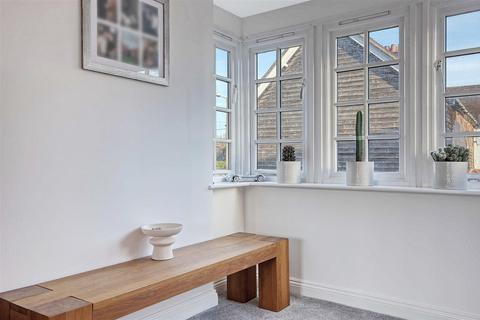 8 Hare Bridge Crescent, Ingatestone, CM4 9DR