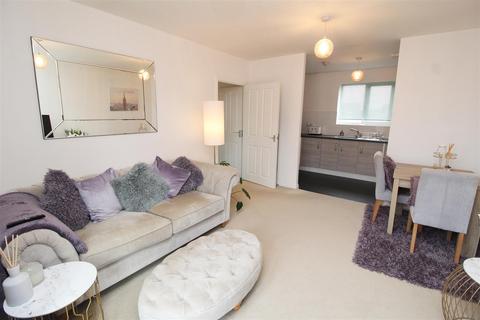 2 bedroom flat for sale, Alderney Avenue, Bletchley, Milton Keynes