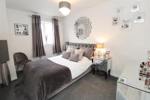 2 bedroom flat for sale, Alderney Avenue, Bletchley, Milton Keynes