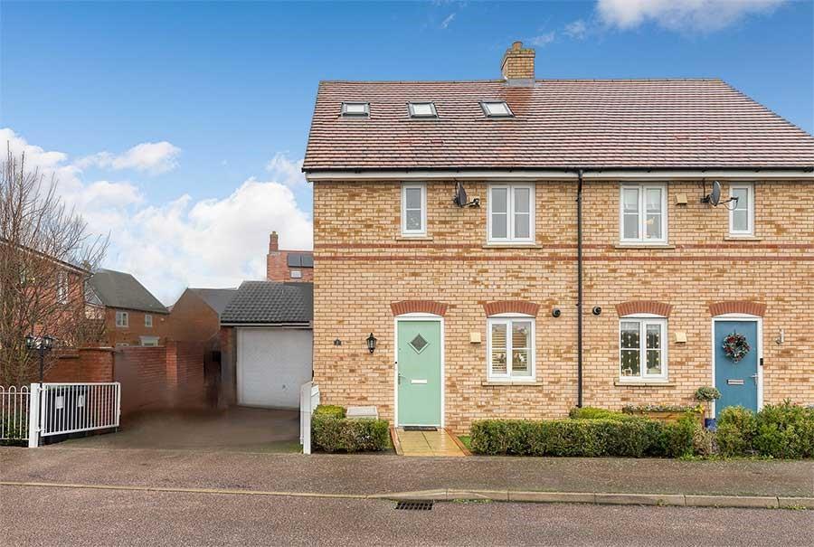 Speedwell Way, Stotfold, SG5 4JQ 4 bed semidetached house for sale £