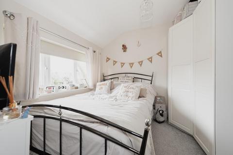 16 Harkness Close, Epsom, KT17 3PG