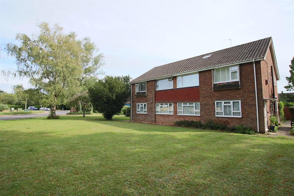 Links Road, Ashtead KT21 2 bed apartment for sale £400,000