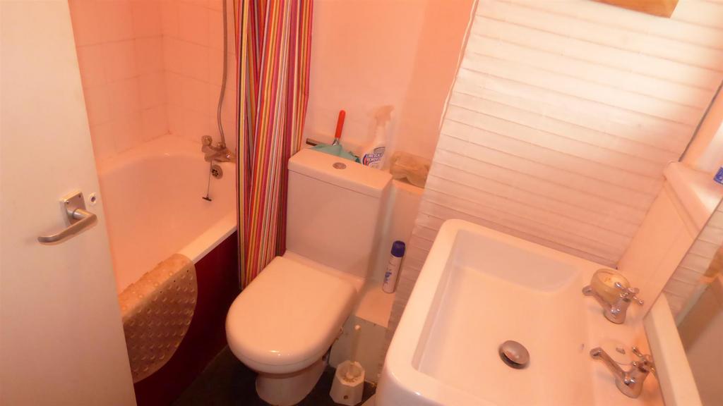 Lockwood Square, London 1 bed house for sale £275,000