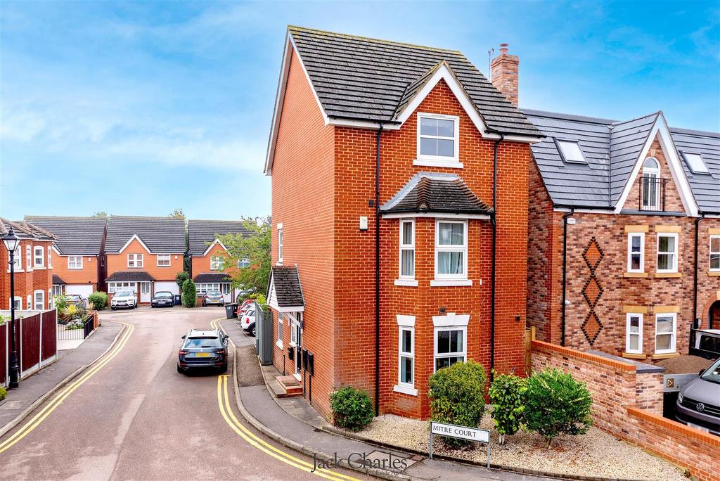 Mitre Court, Tonbridge 4 bed detached house for sale £637,000