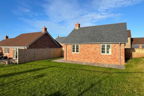 2 bedroom detached bungalow for sale - Brighstone, Isle of Wight