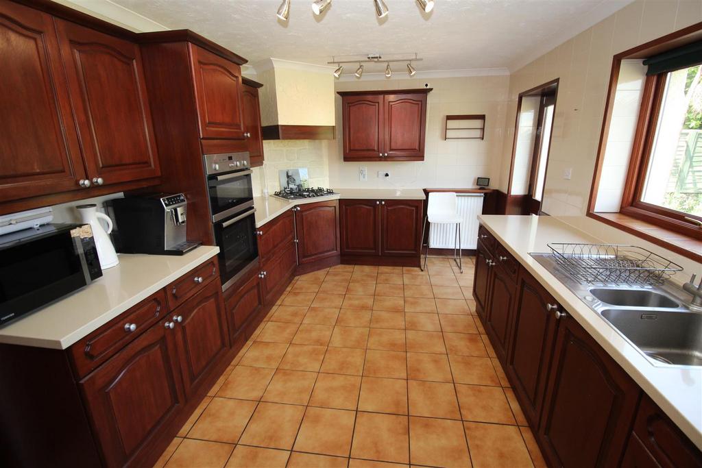 Kitchen / Breakfast Room