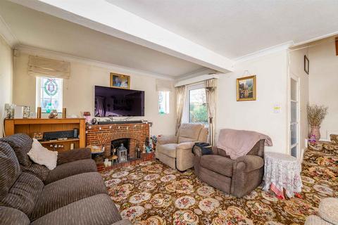 4 bedroom detached house for sale, Manor Road North, Seaford