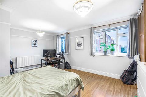 3 bedroom flat for sale, Lonsdale Road, Barnes, London, SW13