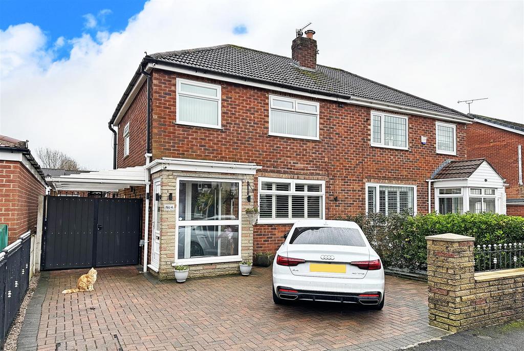 Denson Road, Timperley 3 bed semidetached house for sale £550,000