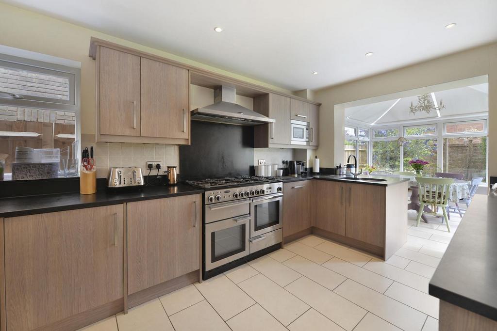 Lambourne Drive, Kings Hill 4 bed detached house £725,000