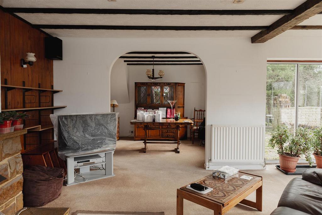 Kings Cross Lane, South Nutfield, Redhill 4 bed detached bungalow for