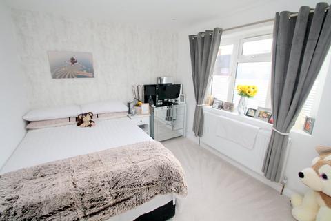 72 Gloucester Crescent, Staines-upon-thames, TW18 1PS