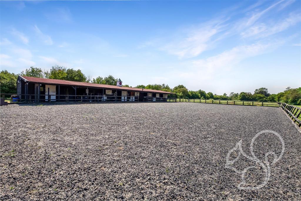 Sand &amp; Rubber Surfaced Arena