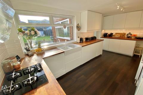 23 Millers Meadow, Rainow, Macclesfield, SK10 5UE