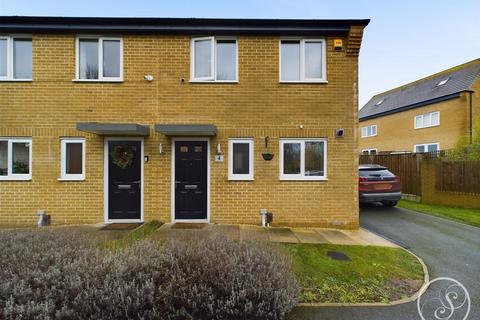 3 bedroom semi-detached house for sale, Mayflower View, Leeds