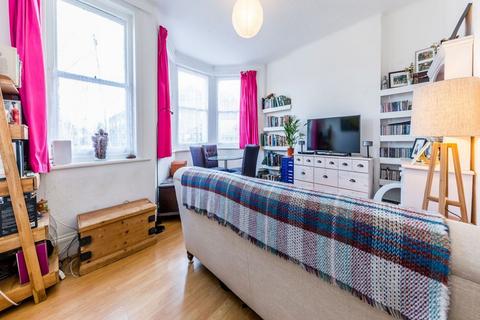 1 bedroom ground floor flat to rent, N8