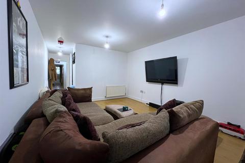 2 bedroom flat to rent, London Road, Croydon