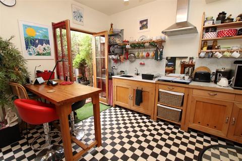 5 East Grove Road, Exeter, EX2 4LX