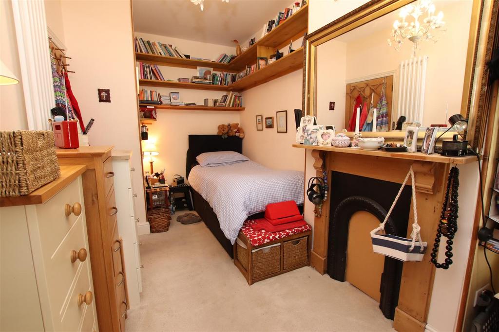 Bedroom 2.JPG