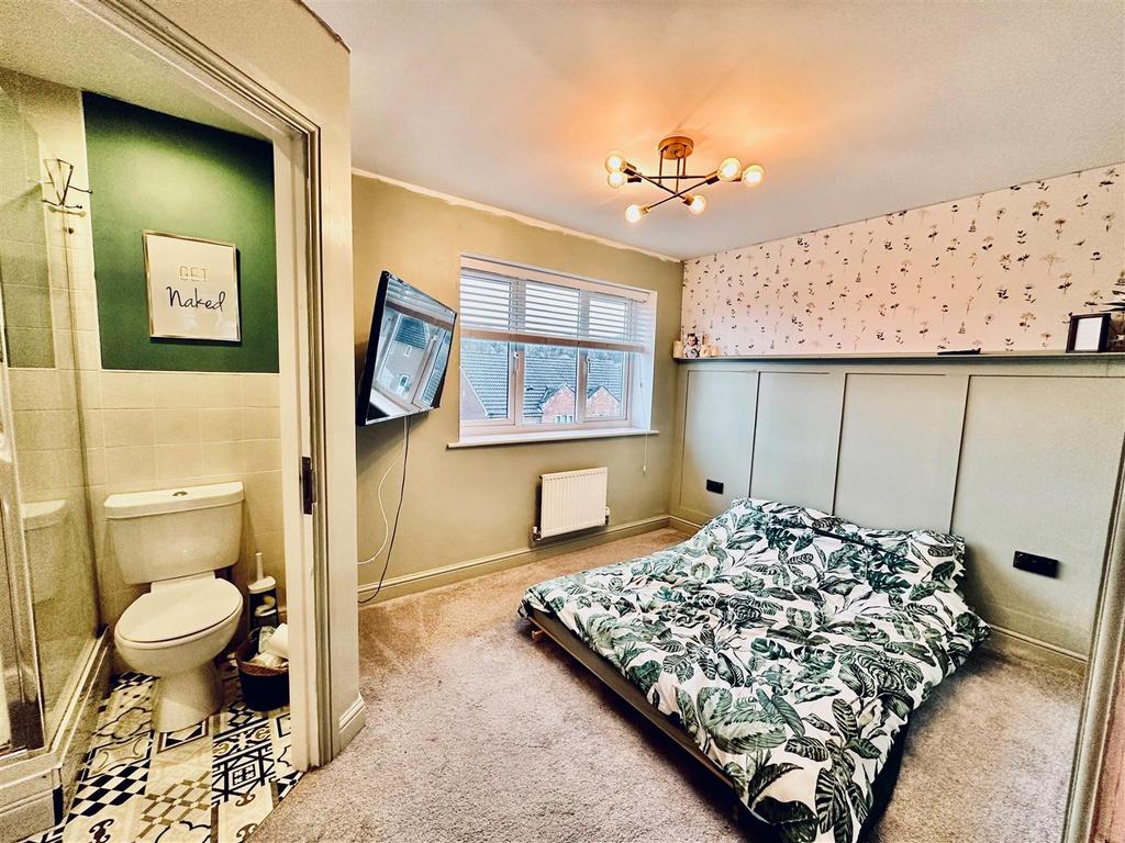 Bedroom 1.jpg