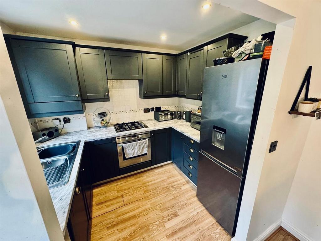 Kitchen 2.jpg