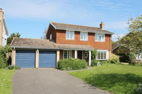 4 bedroom detached house to rent - Royce Close, West Wittering