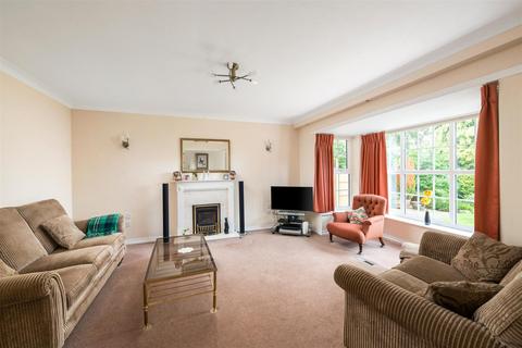 10 Beehive Way, Reigate, RH2 8DY