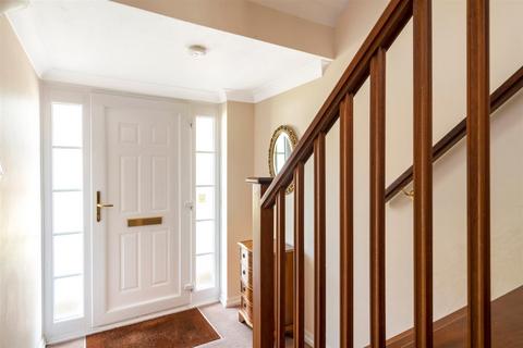 10 Beehive Way, Reigate, RH2 8DY
