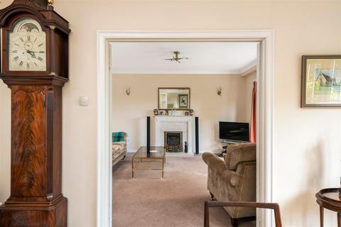 10 Beehive Way, Reigate, RH2 8DY