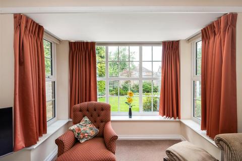 10 Beehive Way, Reigate, RH2 8DY