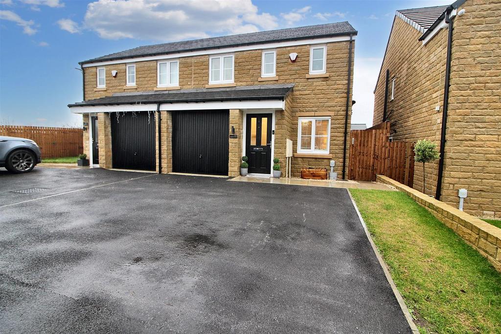 Jacquard Road, Skelmanthorpe, Huddersfield, HD8 9ZB 3 bed semidetached