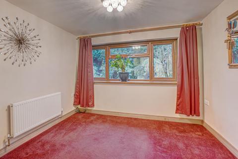 3 bedroom semi-detached house for sale, Linden Close, Tamworth