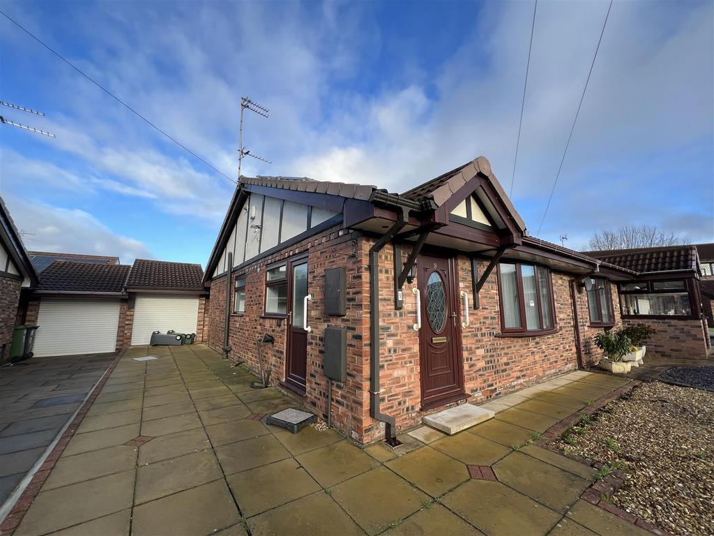 Rowan Tree Close, Greasby, Wirral 2 bed semidetached bungalow for sale