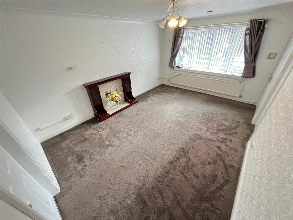 Rowan Tree Close, Greasby, Wirral 2 bed semidetached bungalow for sale