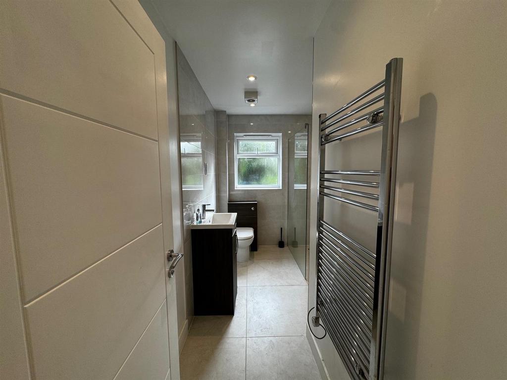 Bathroom - 1.jpg