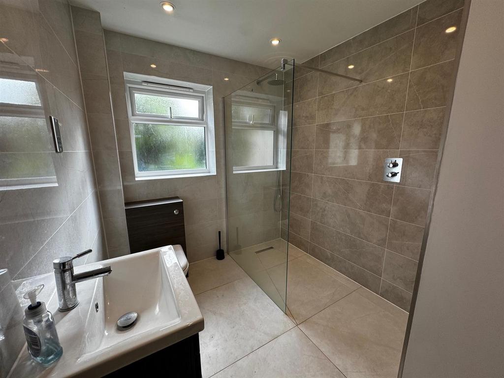 Bathroom - 2.jpg