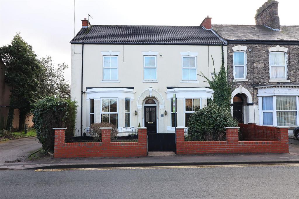 Hull Road, Hessle 4 bed end of terrace house for sale £390,000