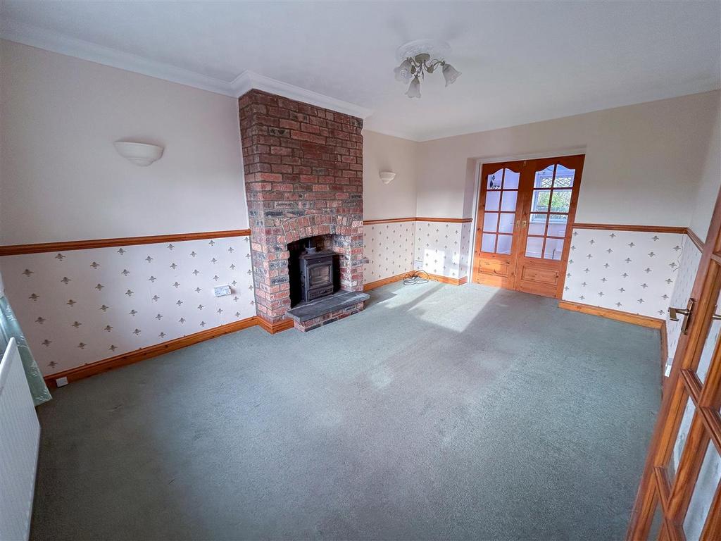 16 Blackbridge Crescent, Milford Haven 3 bed semidetached house for