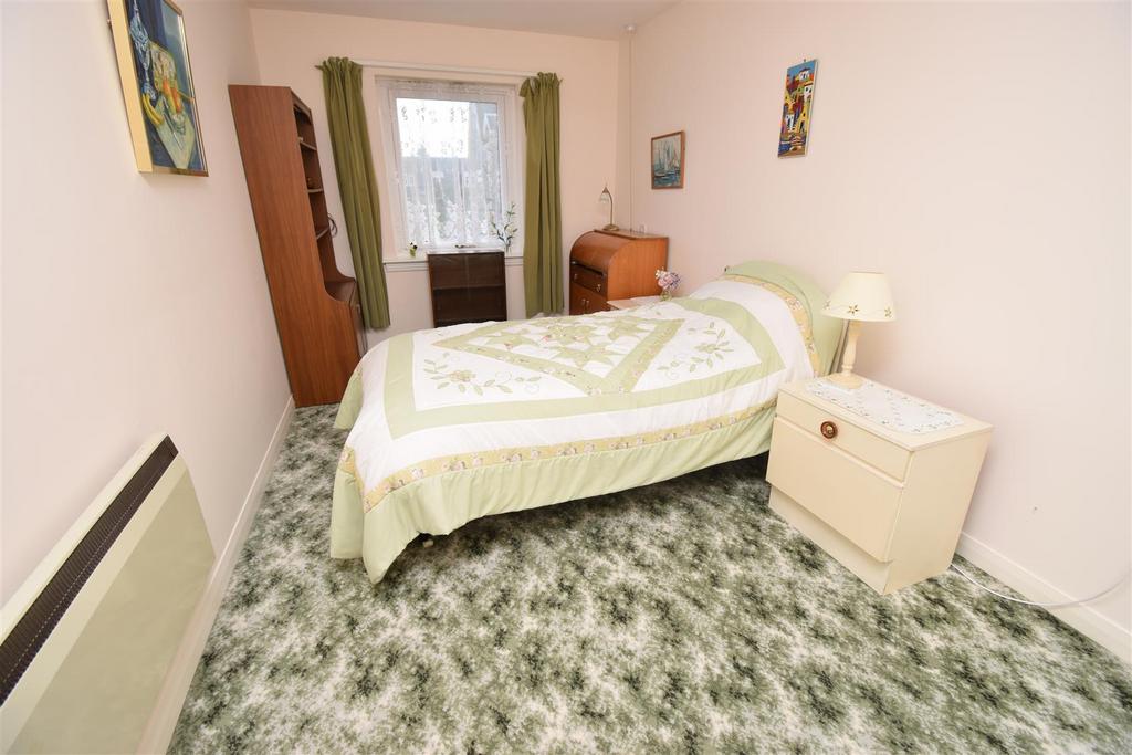 Bedroom one (2).jpg