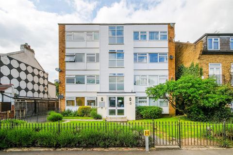 2 bedroom flat for sale, Chingford Avenue, Chingford