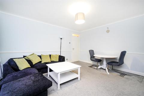 1 bedroom maisonette to rent, Chigwell Road, Woodford Green